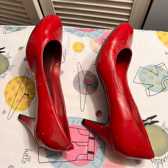 Red leather shoe - Picture 3 of 3